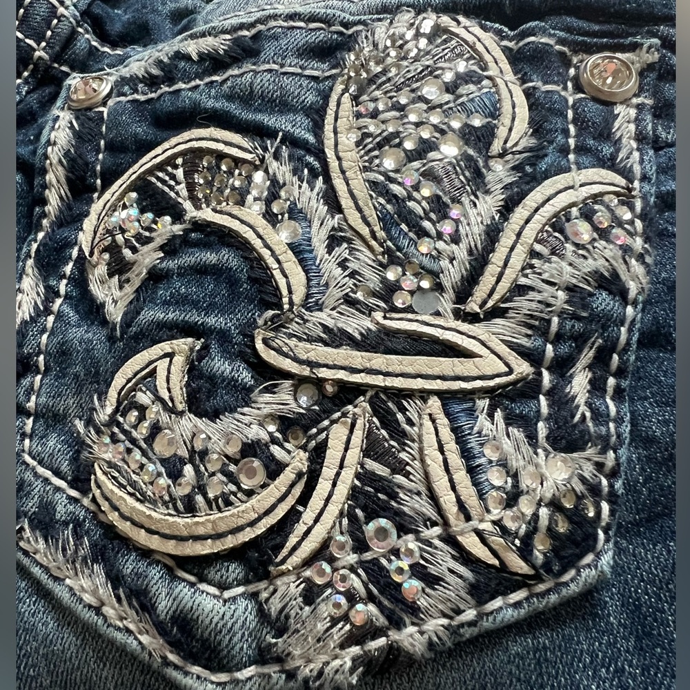 Miss Me Jeans Size 25 - Boot Cut Fleur